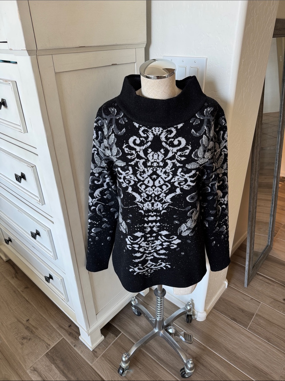 Icelandic Design M mock neck wool sweater